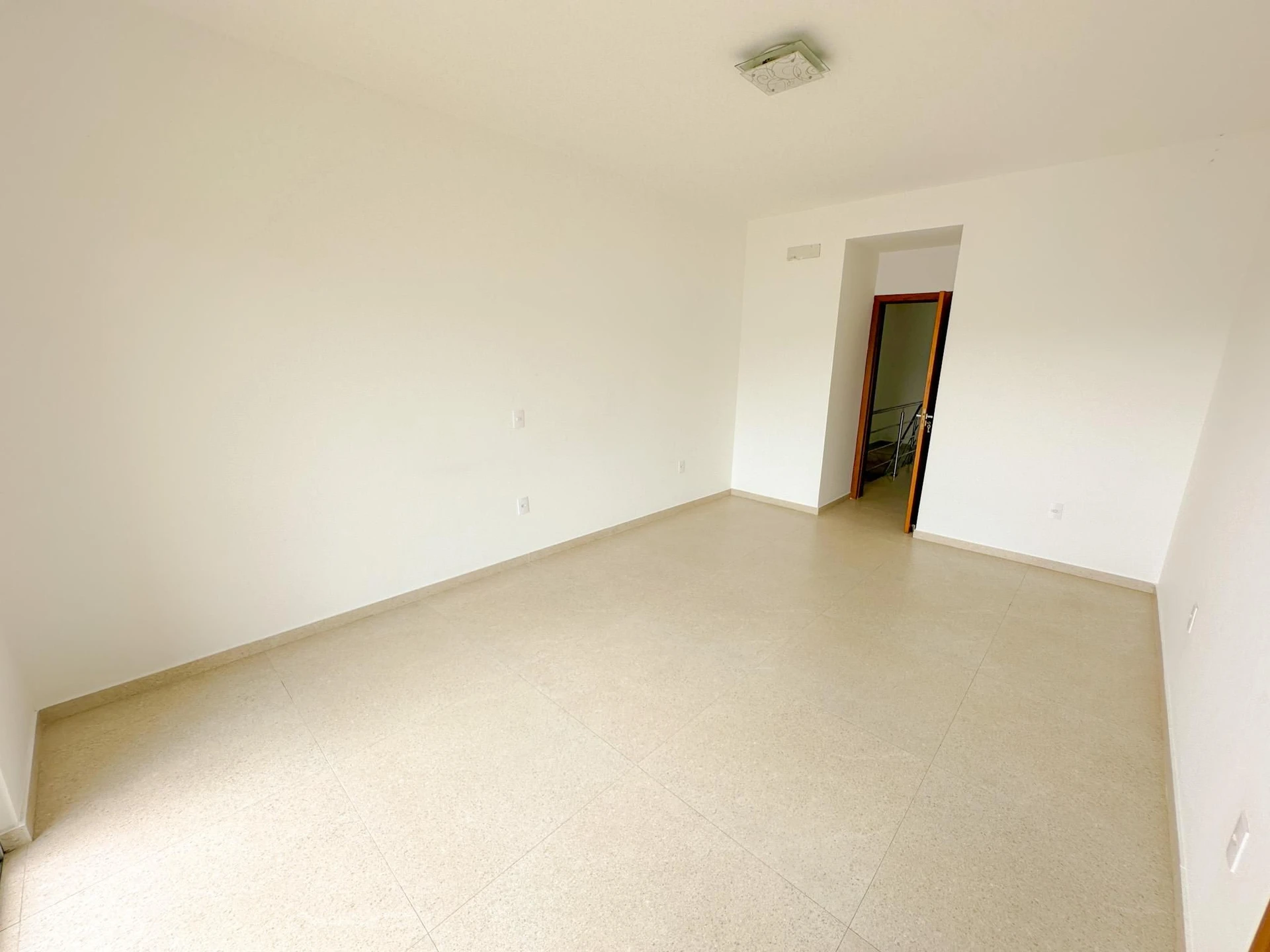 Garden in a 4-bedroom house, 194 m² — photo 7