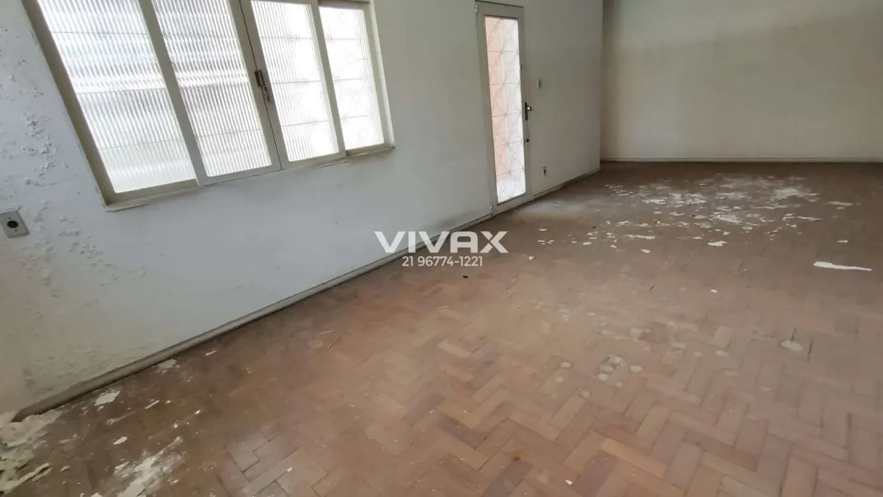 House with 5 bedrooms and 5 bathrooms needs renovation — photo 16