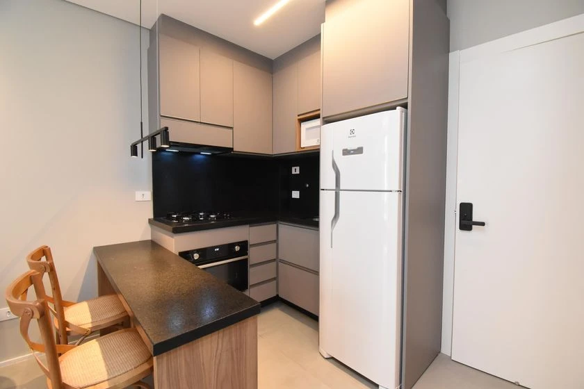 Estudio amueblado con cocina americana y balcón — photo 2