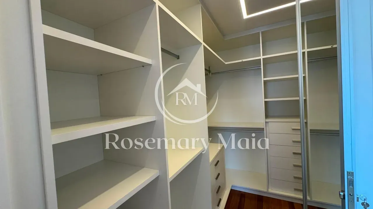 179 m² apartment with 3 bedrooms and 3 parking spaces — photo 46