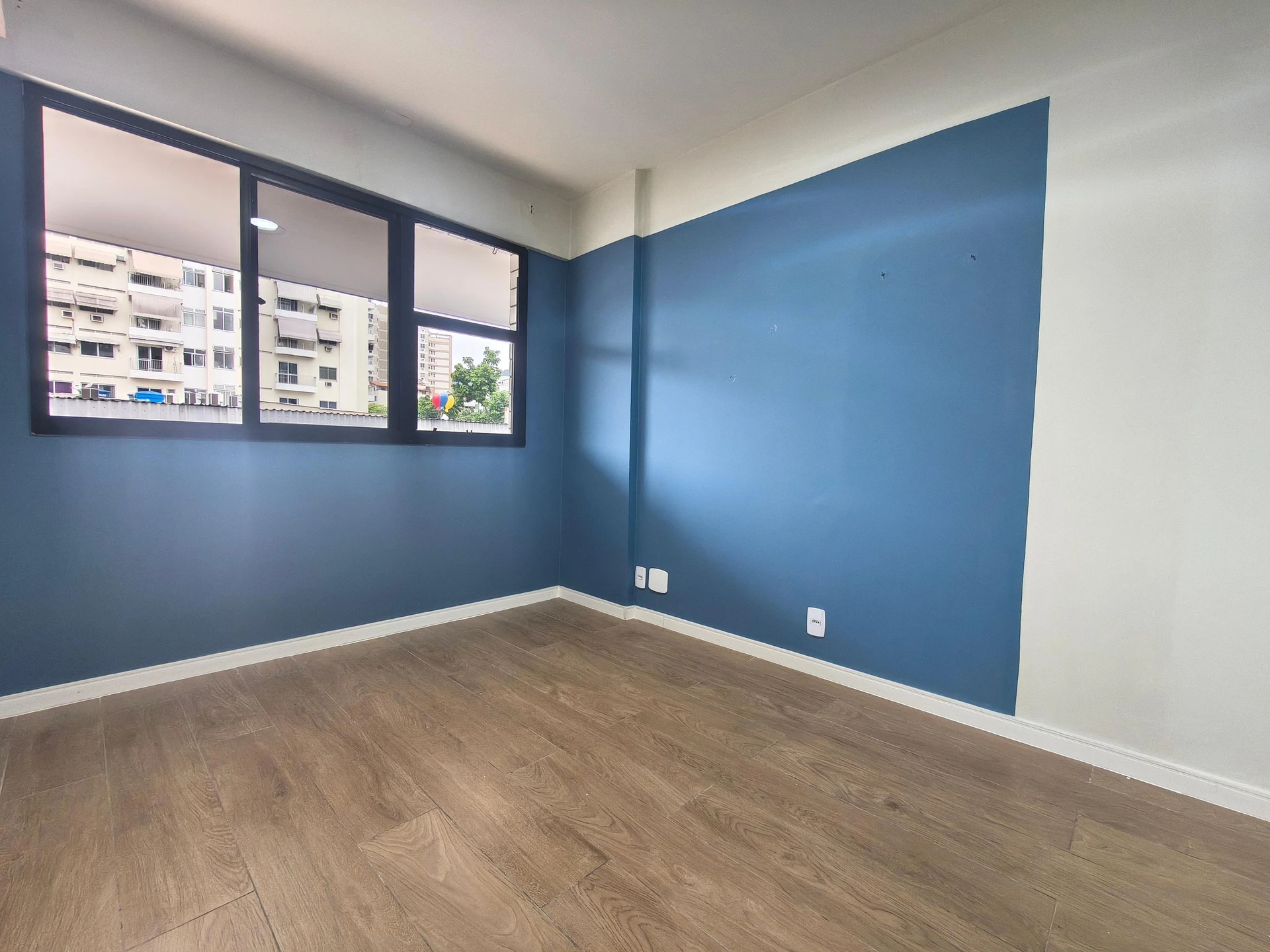 Unfurnished 2-bedroom apartment with a closed kitchen — photo 7
