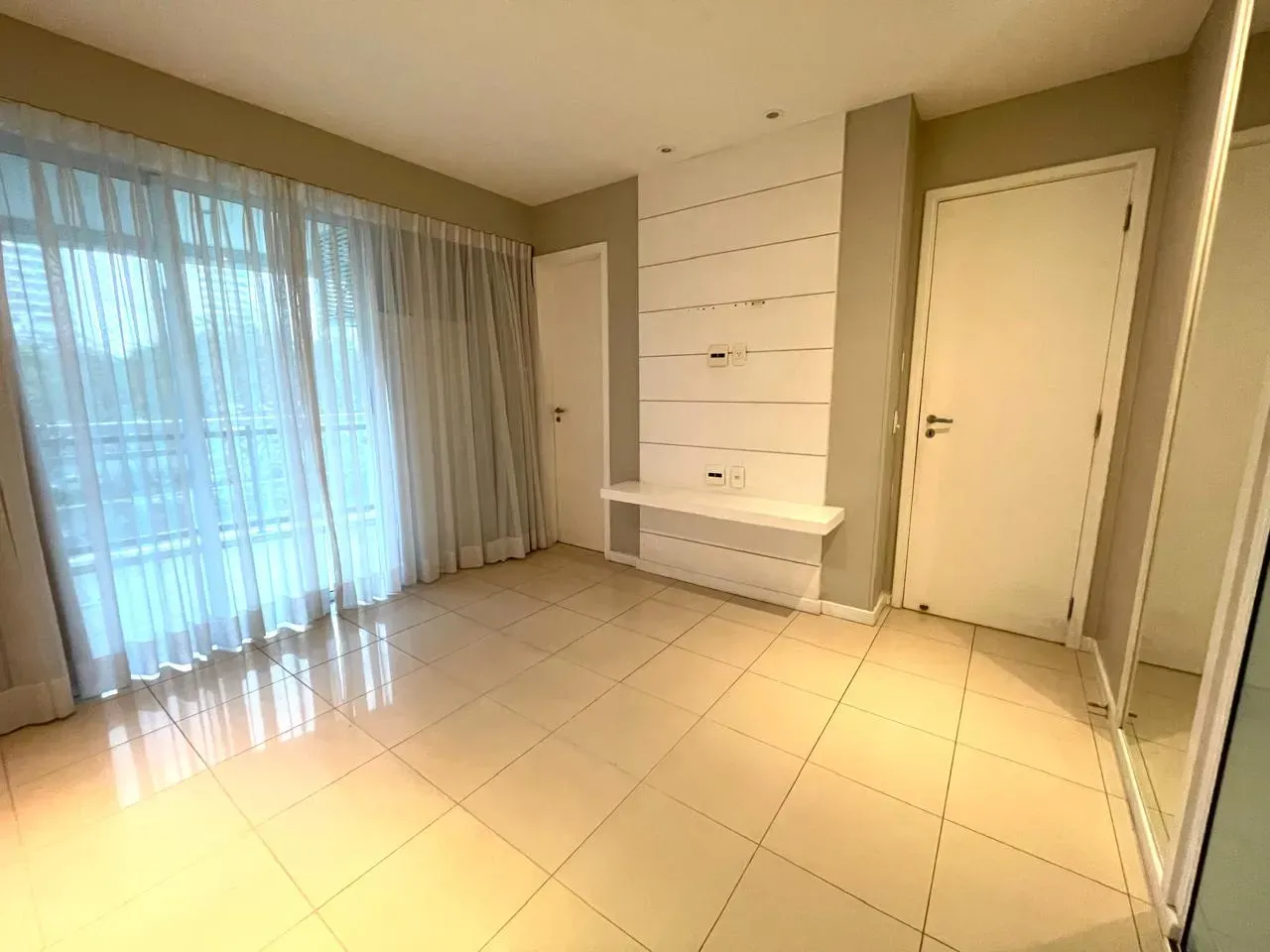 2-bedroom apartment with floor-to-ceiling windows — photo 5
