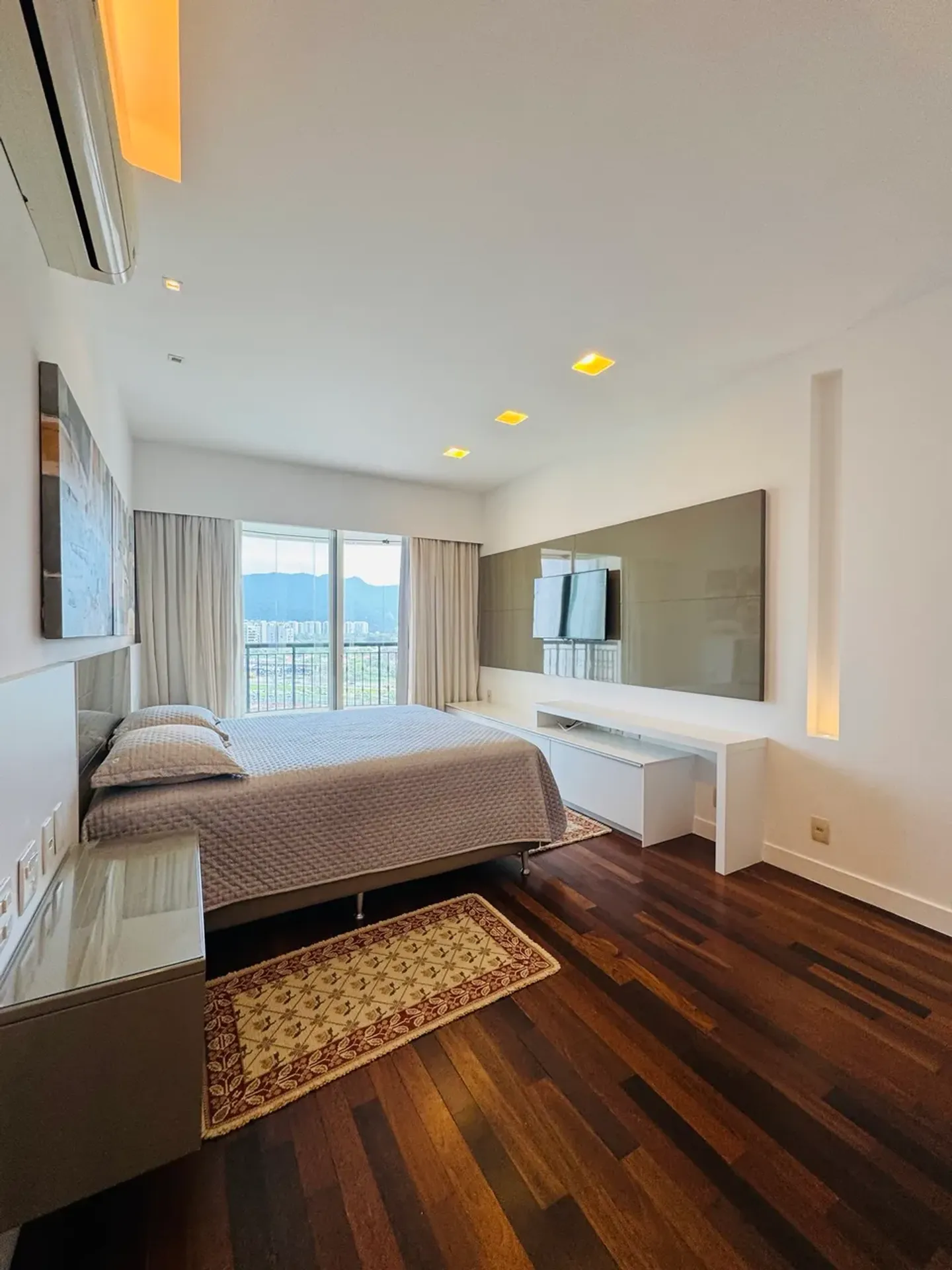 Furnished apartment, 295 m², with floor-to-ceiling windows — photo 25