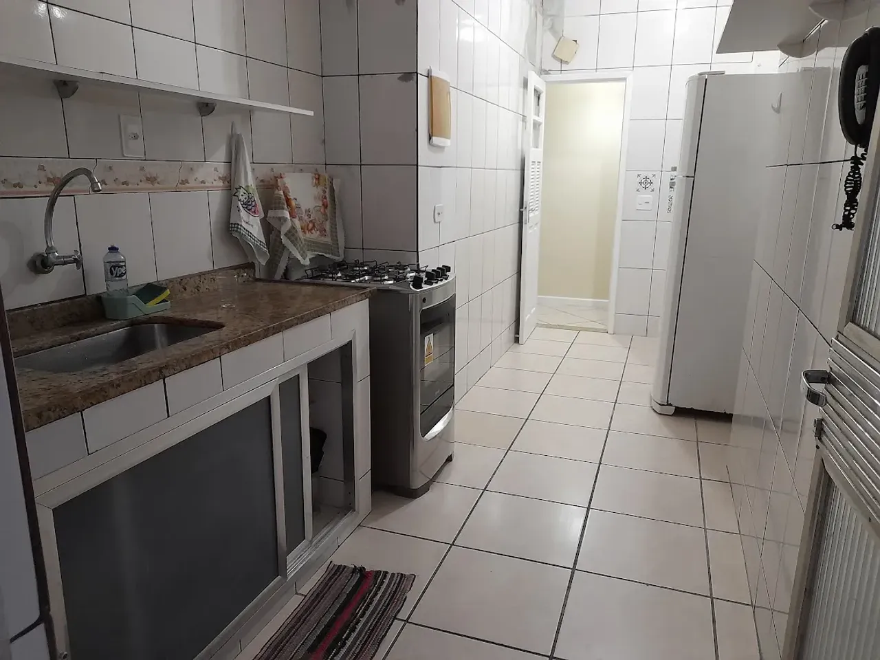 Furnished 4-bedroom apartment with a gas stove — photo 4
