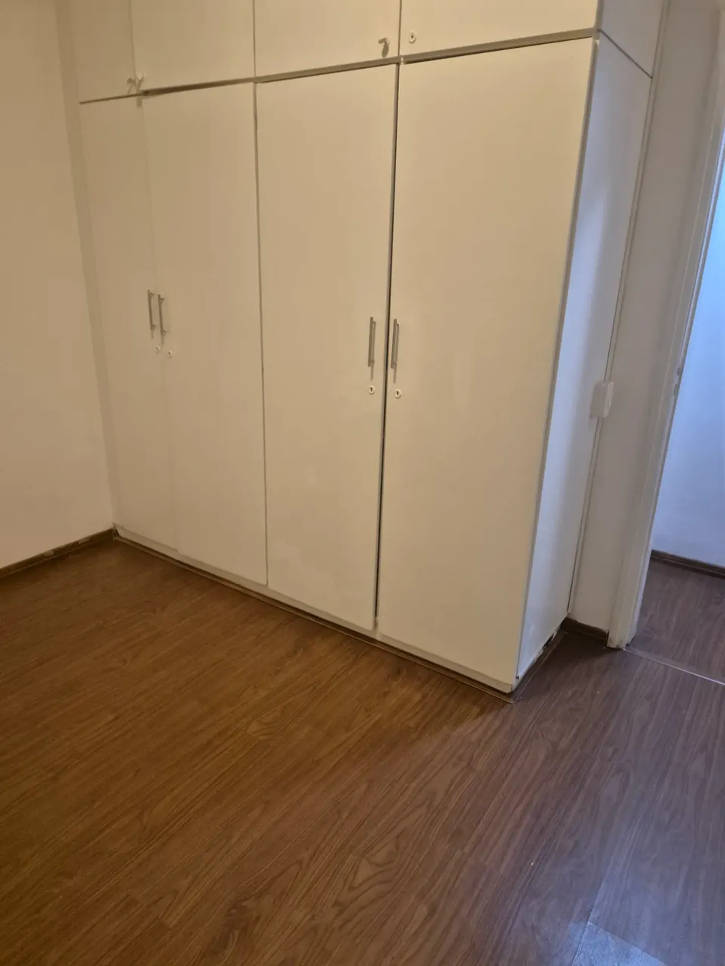 3-bedroom apartment with wood or laminate floors — photo 11