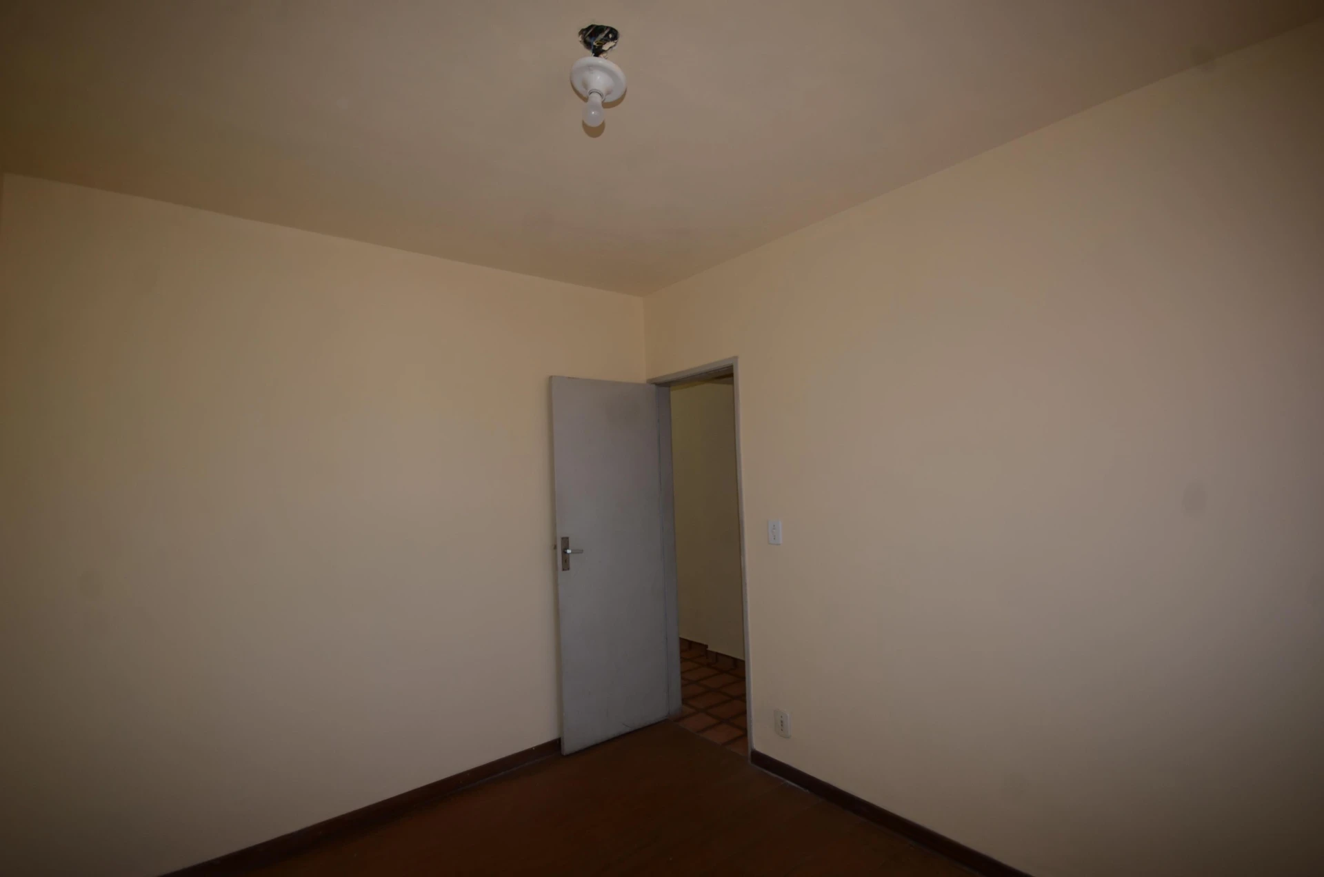 Unfurnished 2-bedroom apartment with a private garden — photo 14