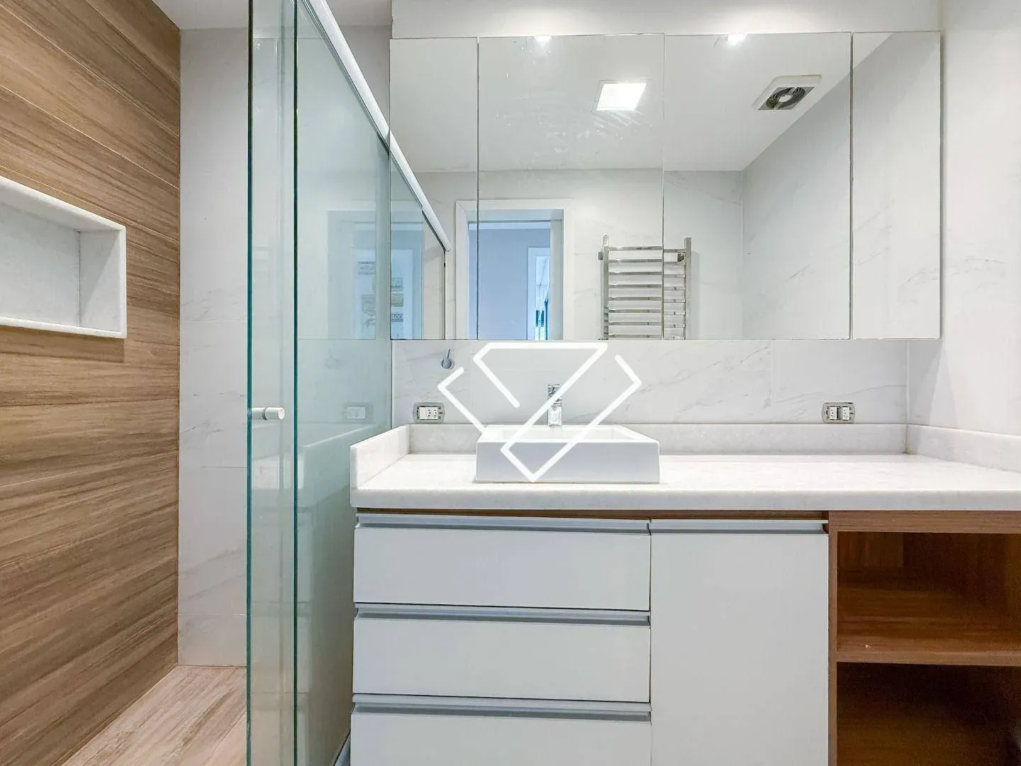 Apartamento com 4 quartos, 3 banheiros e varanda fechada — photo 21