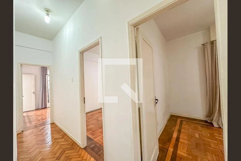 Apartamento de 3 quartos com piso de madeira ou laminado — photo 44