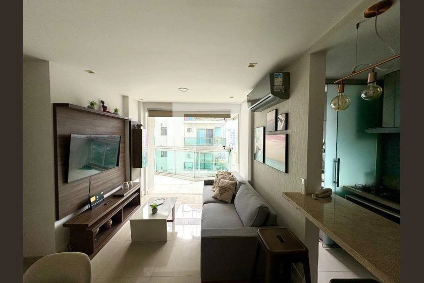 Glass-enclosed balcony in a 2-bedroom apartment, 68 m²