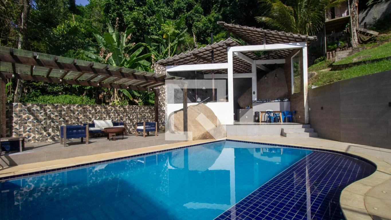 Furnished house with 5 bedrooms and 6 parking spaces — photo 10