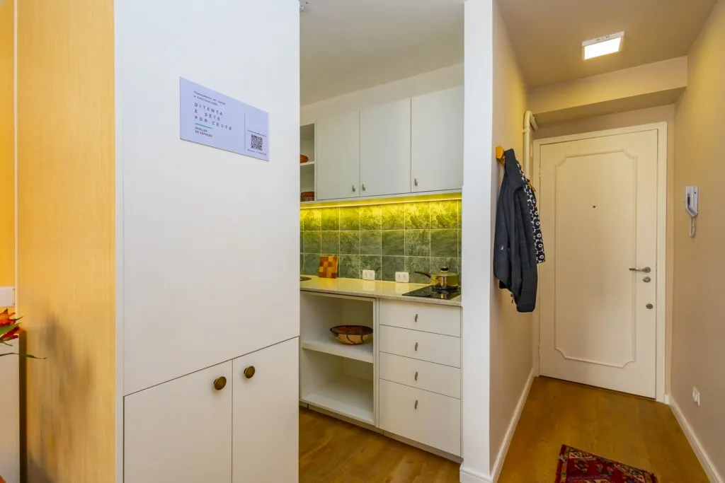 Furnished 31 m² studio with open-plan kitchen — photo 9