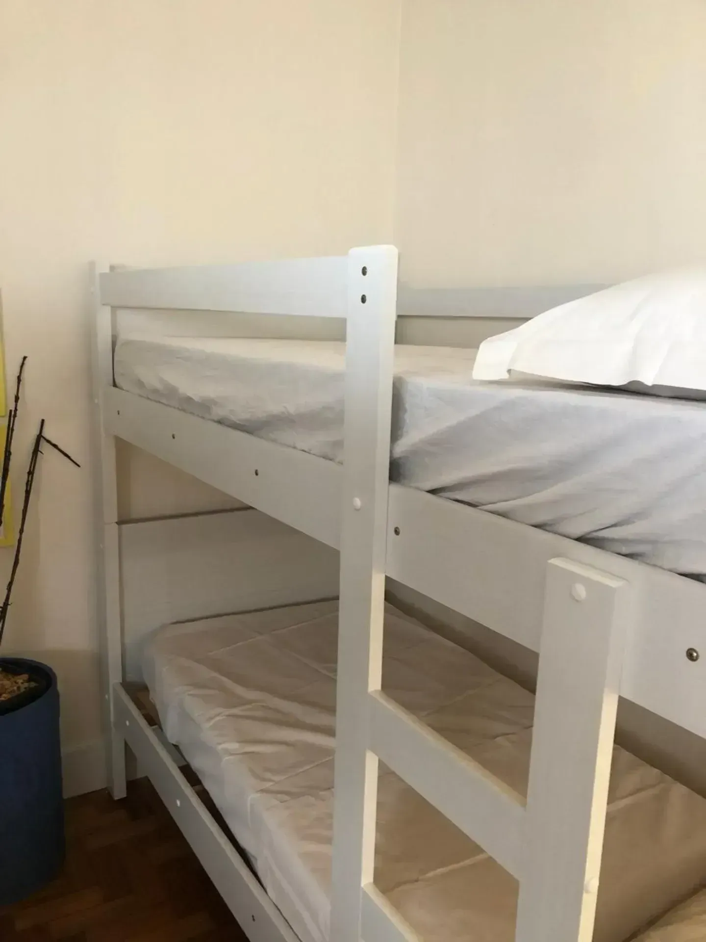 Unfurnished apartment with 3 bedrooms and 3 bathrooms — photo 48