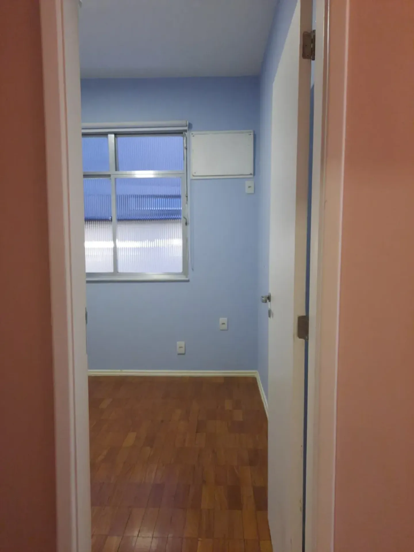 Квартира на 2-му поверсі з дерев'яною підлогою або ламінатом — photo 10