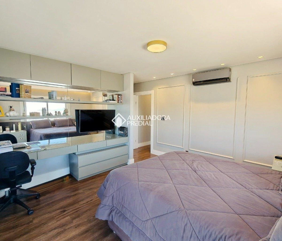 Water view in a 4-bedroom house, 320 m² — photo 20