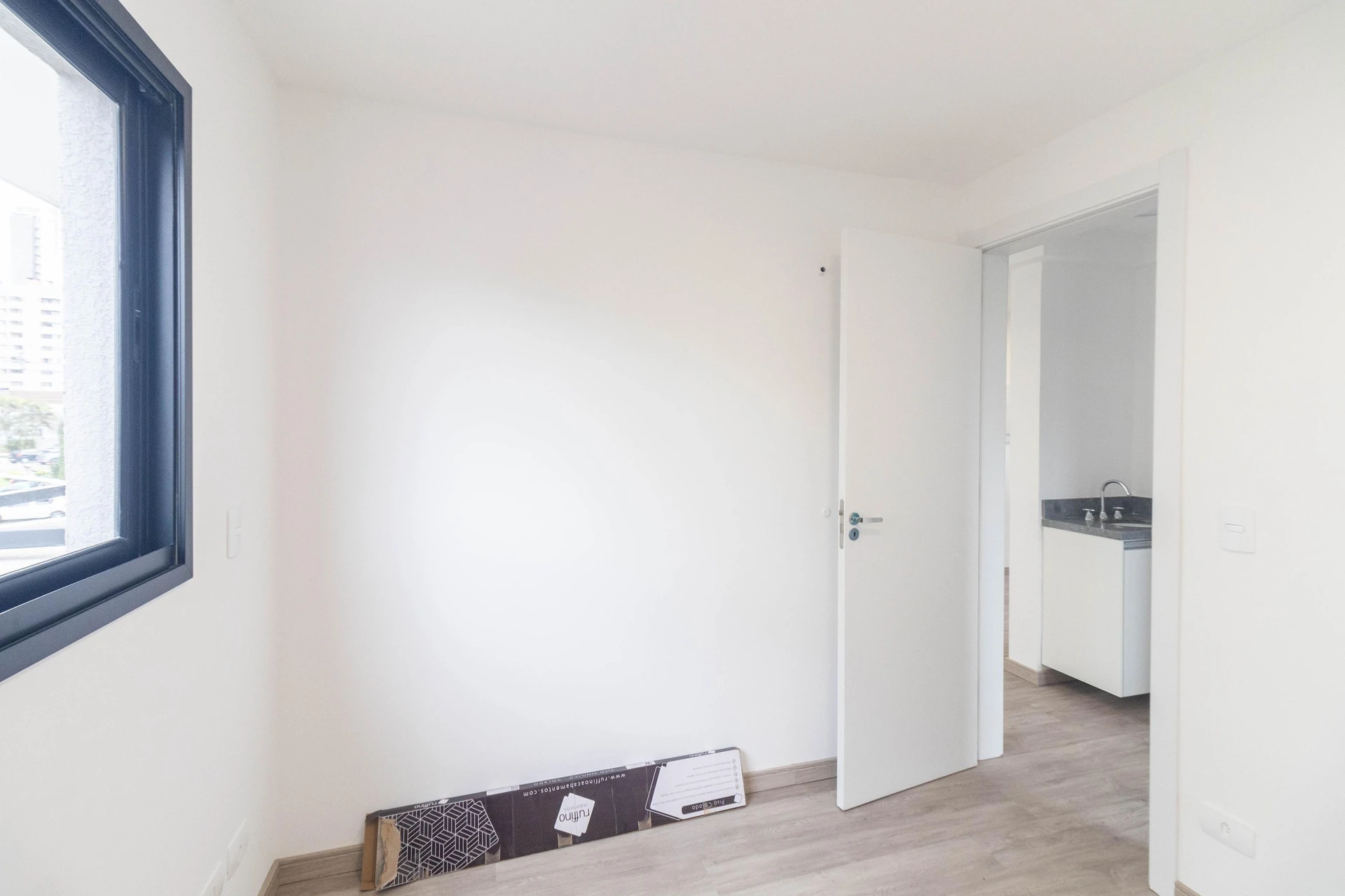 2-bedroom apartment in a building with a gym — photo 28