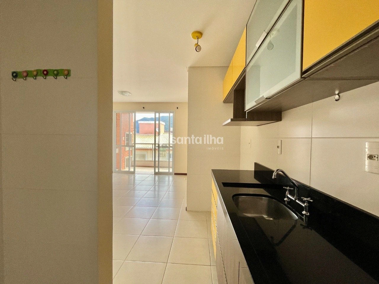 Balcony with a grill in a 2-bedroom apartment, 73 m² — photo 14
