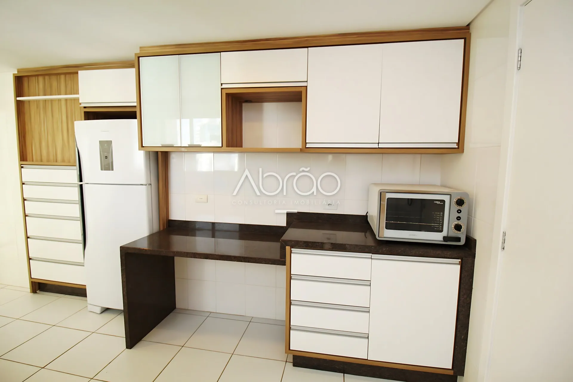 Furnished duplex apartment with 4 suites and 5 baths — photo 14