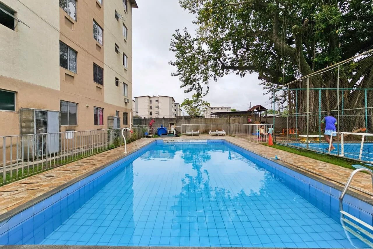2-bedroom apartment in a building with a pool — photo 7