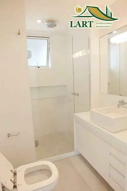 3-bedroom apartment in a building with a pool — photo 9
