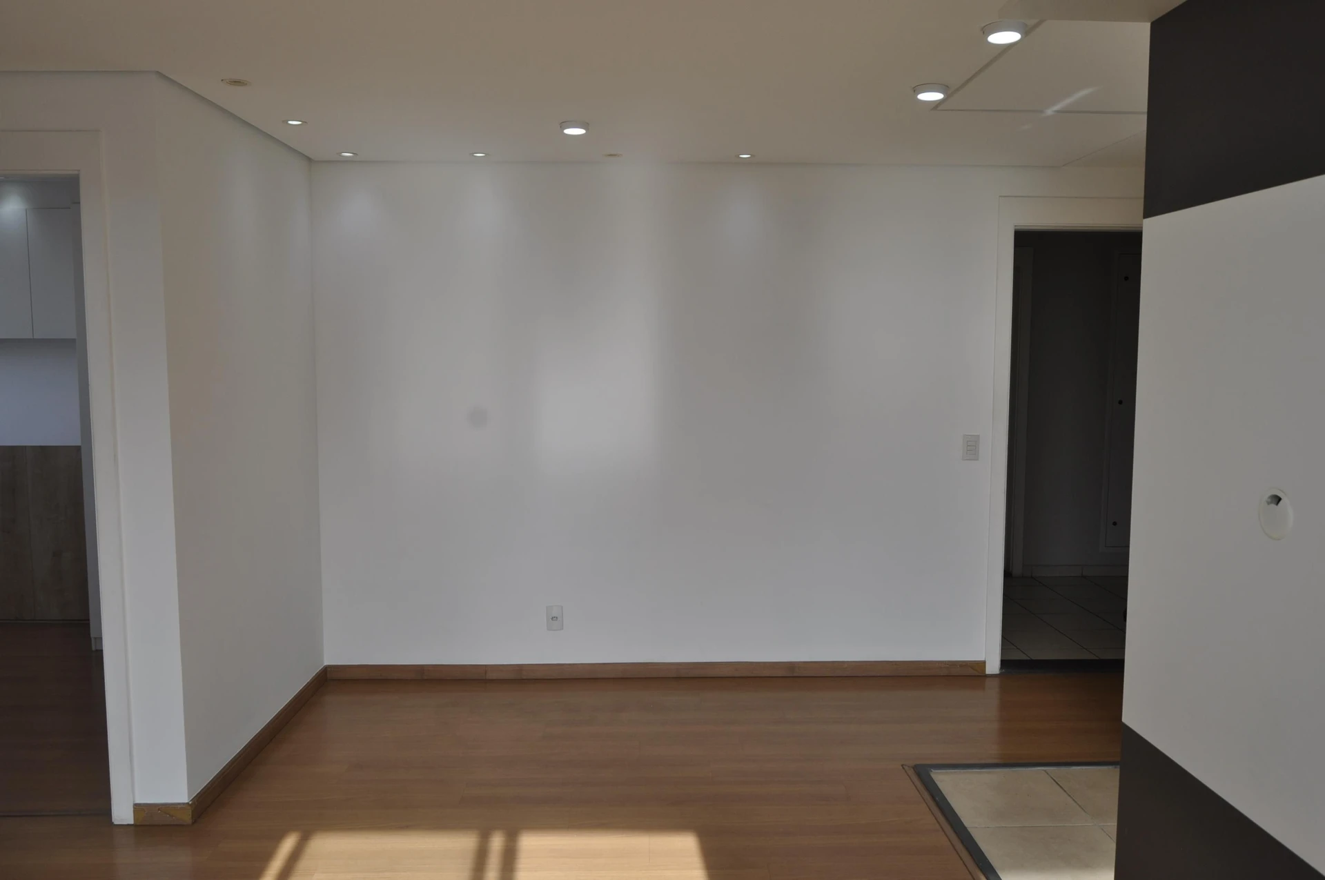 2-bedroom apartment in a building with a gym — photo 7