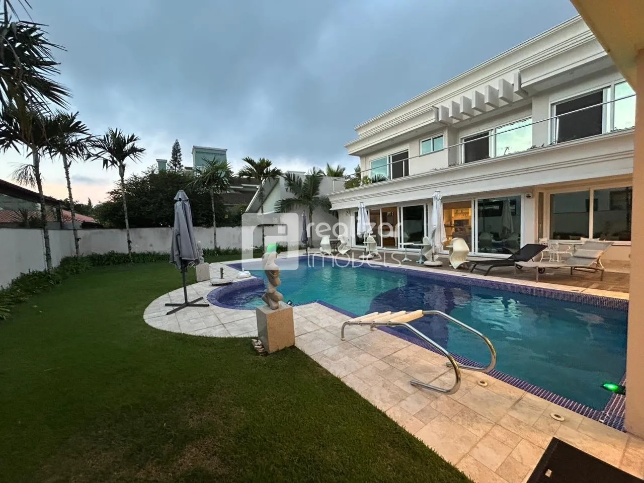 House with 7 bedrooms and a private garden — photo 15