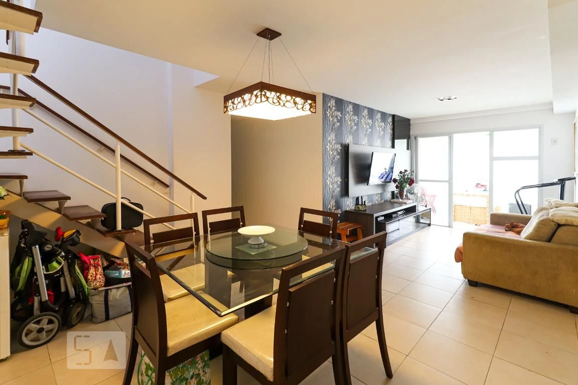 Rental apartment with 4 bedrooms and a glassed-in balcony — photo 15