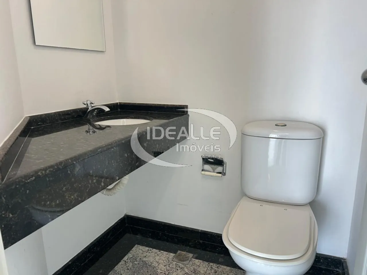 3-bedroom apartment with enclosed balcony and 2 parking spots — photo 8