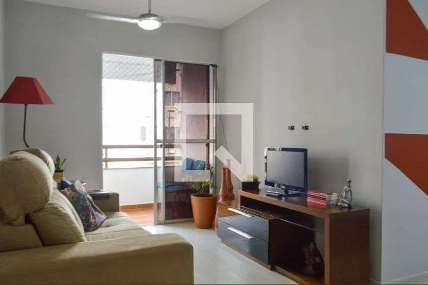 Apartamento mobiliado com 2 quartos e varanda