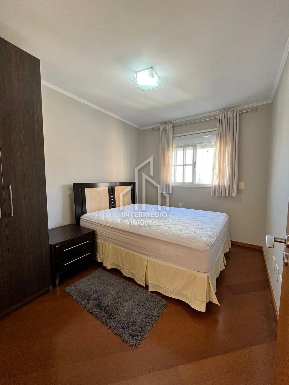 Bathtub in a 3-bedroom apartment, 145 m² — photo 16