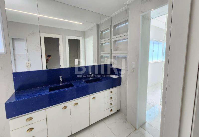 House with 6 bedrooms and 500 m² with 2 parking spaces — photo 5