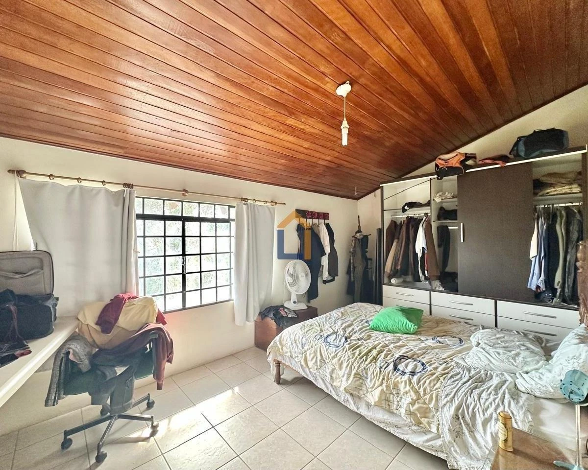 5-bedroom house with a home office — photo 11