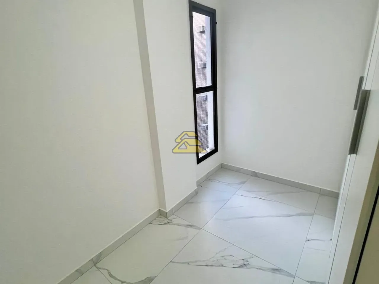 3-bedroom apartment with balcony and a closed kitchen — photo 13