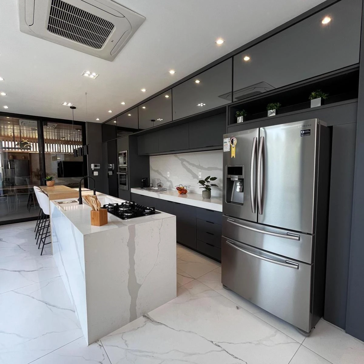 Casa de condomínio com 5 quartos e 536 m² de área — photo 2
