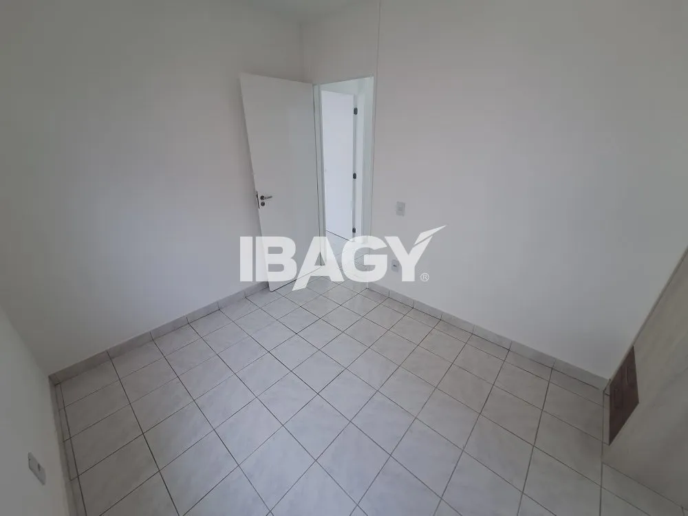 Apartamento de 2 dormitorios con balcón cerrado — photo 12