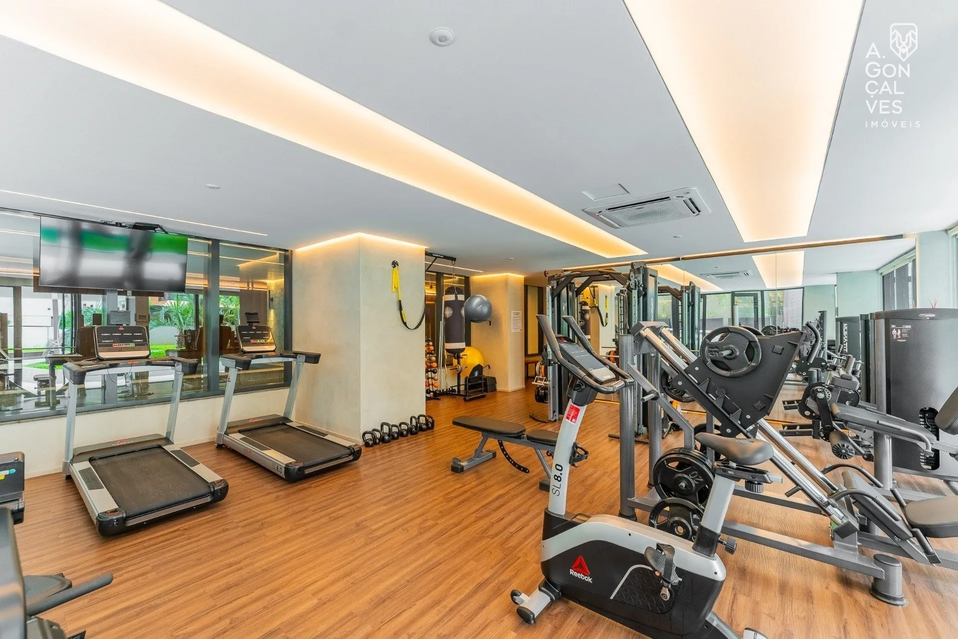 Furnished 223 m² apartment with 3 en-suites and 3 parking spots — photo 49