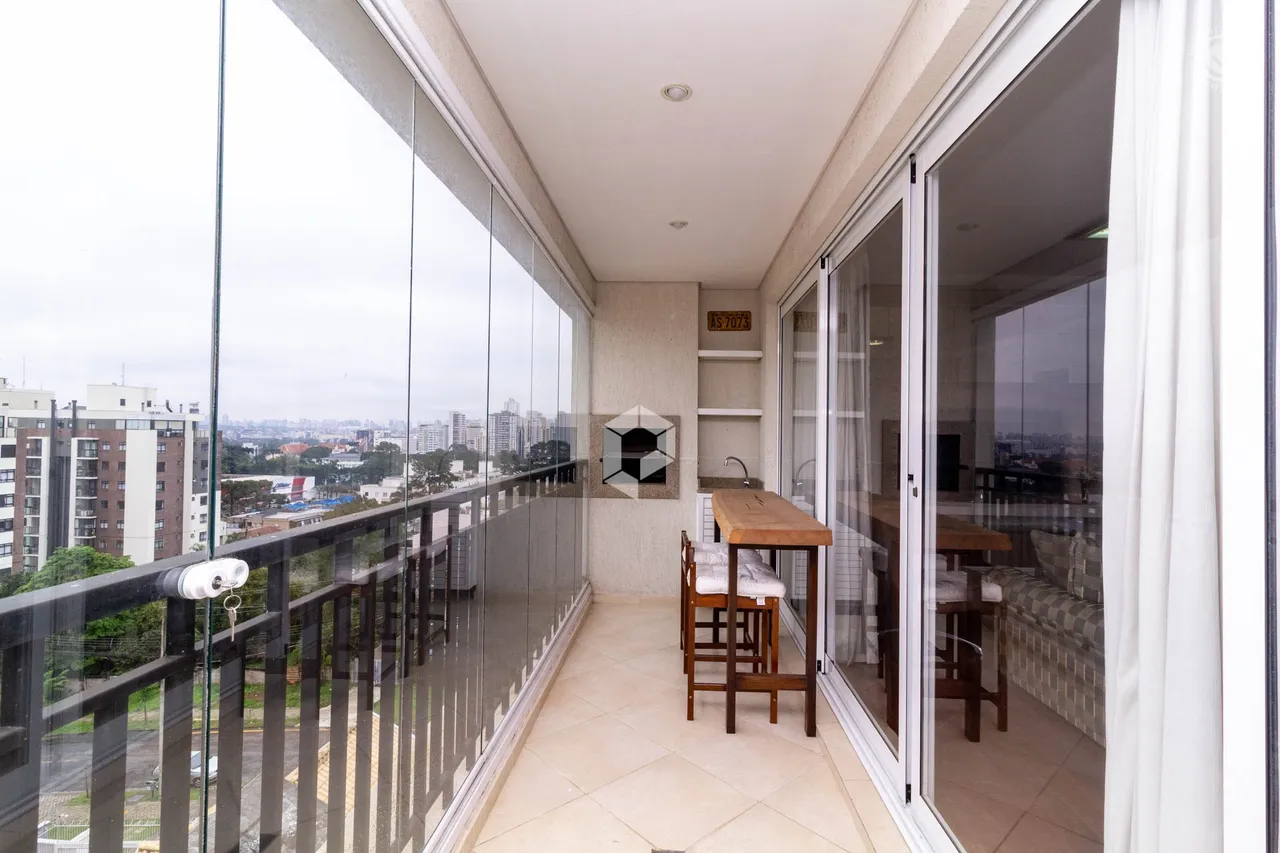 3-bedroom apartment with a glazed enclosed balcony — photo 3