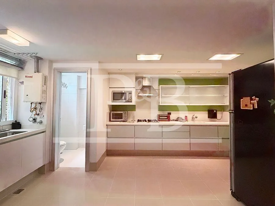 Furnished 3-bedroom apartment with a separate kitchen — photo 20