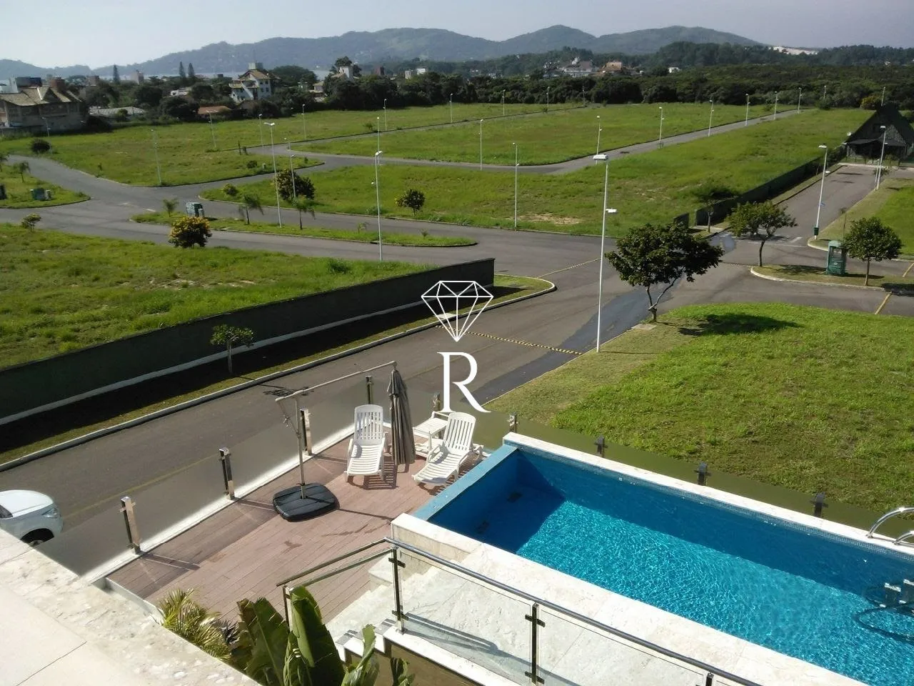 Дом с 4 спальнями и открытой кухней и садом — photo 24