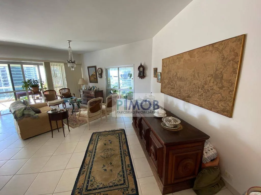 Apartamento com 4 dormitórios e 300 m² com varanda envidraçada — photo 26