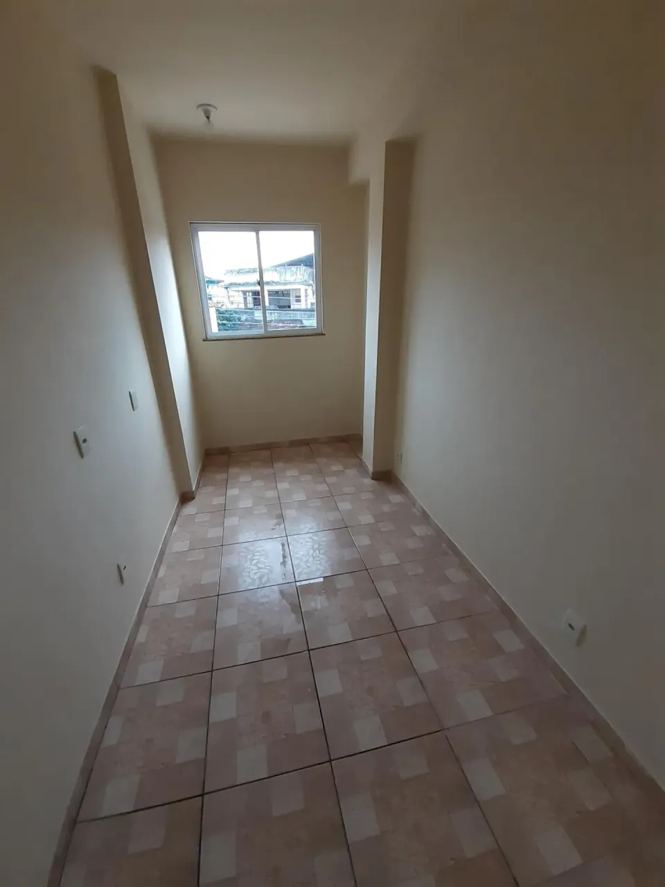 Unfurnished house with a closed kitchen and gas stove — photo 6