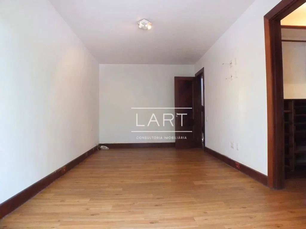 House with 4 bedrooms and 5 bathrooms, 962 m² and 2 parking — photo 27