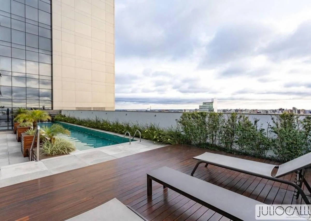 78 m² apartment with floor-to-ceiling windows and a bathtub — photo 33