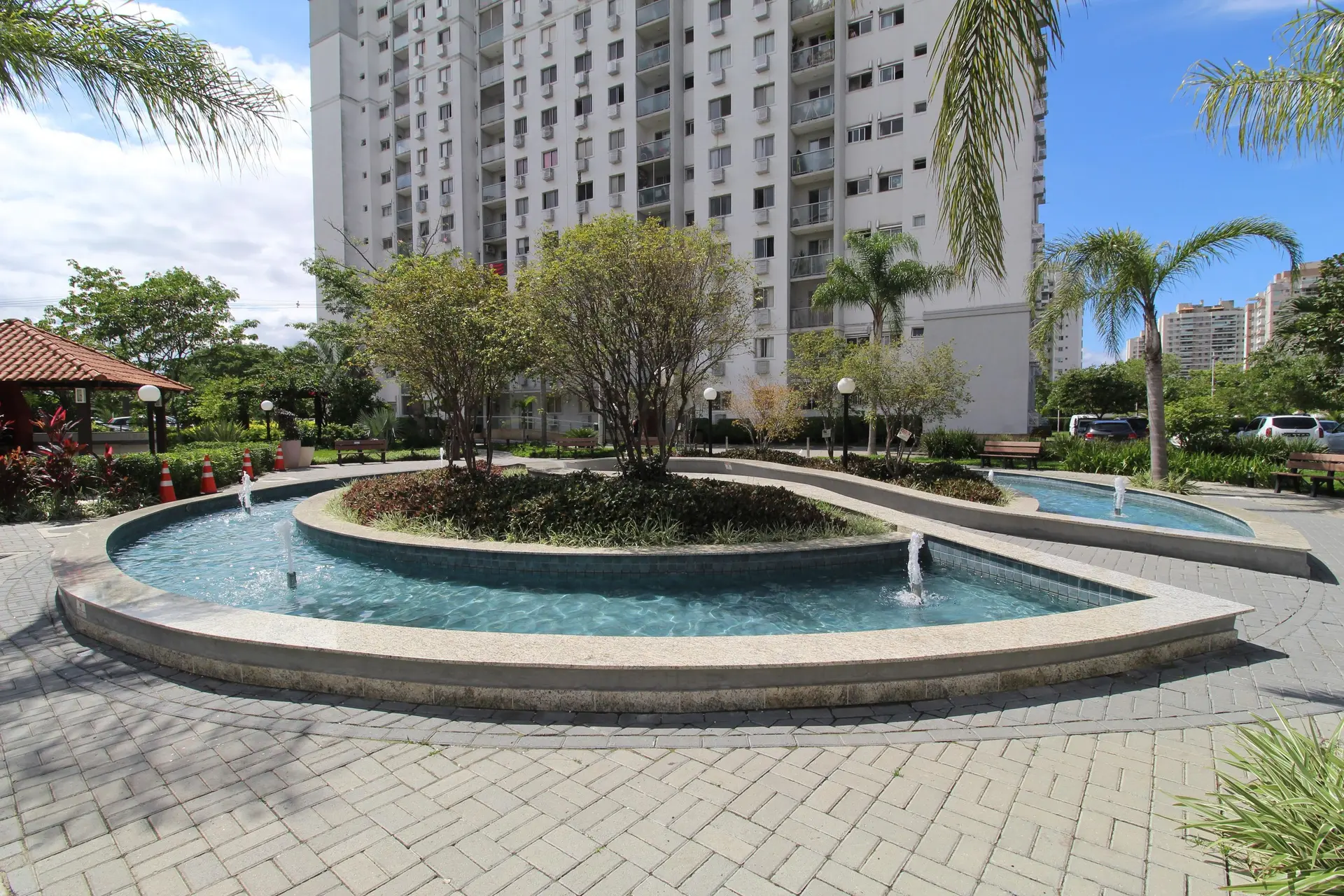 Furnished 2-bedroom apartment with a balcony — photo 47