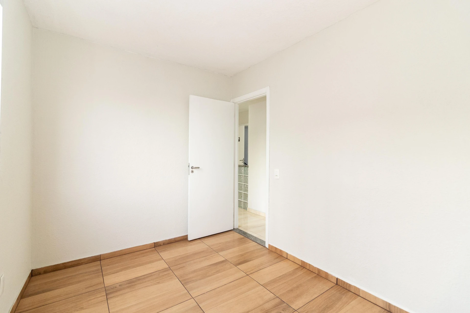 2-bedroom apartment with an open-plan kitchen — photo 33