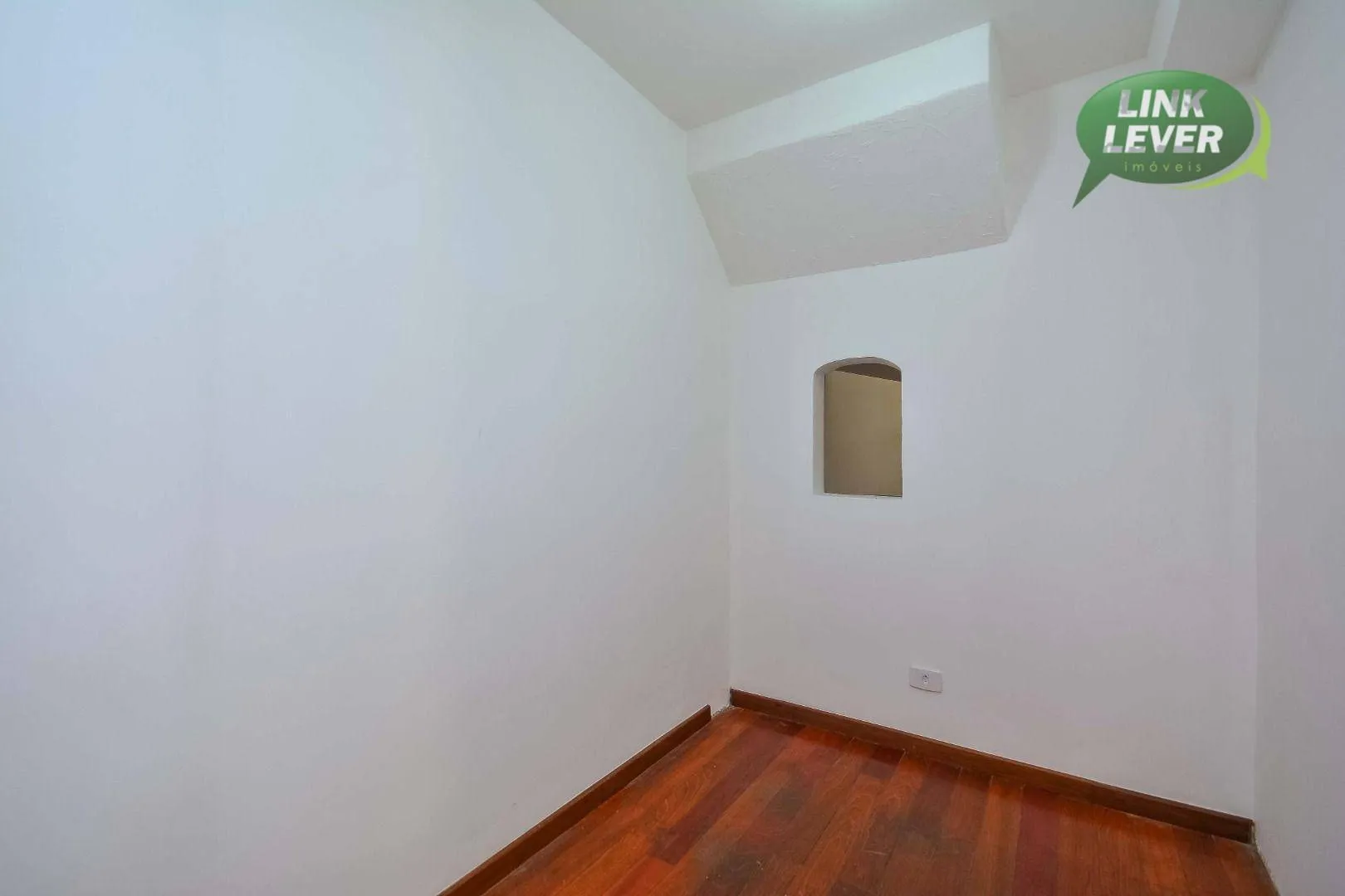 164 m² house with a fireplace and a grill on the balcony — photo 36