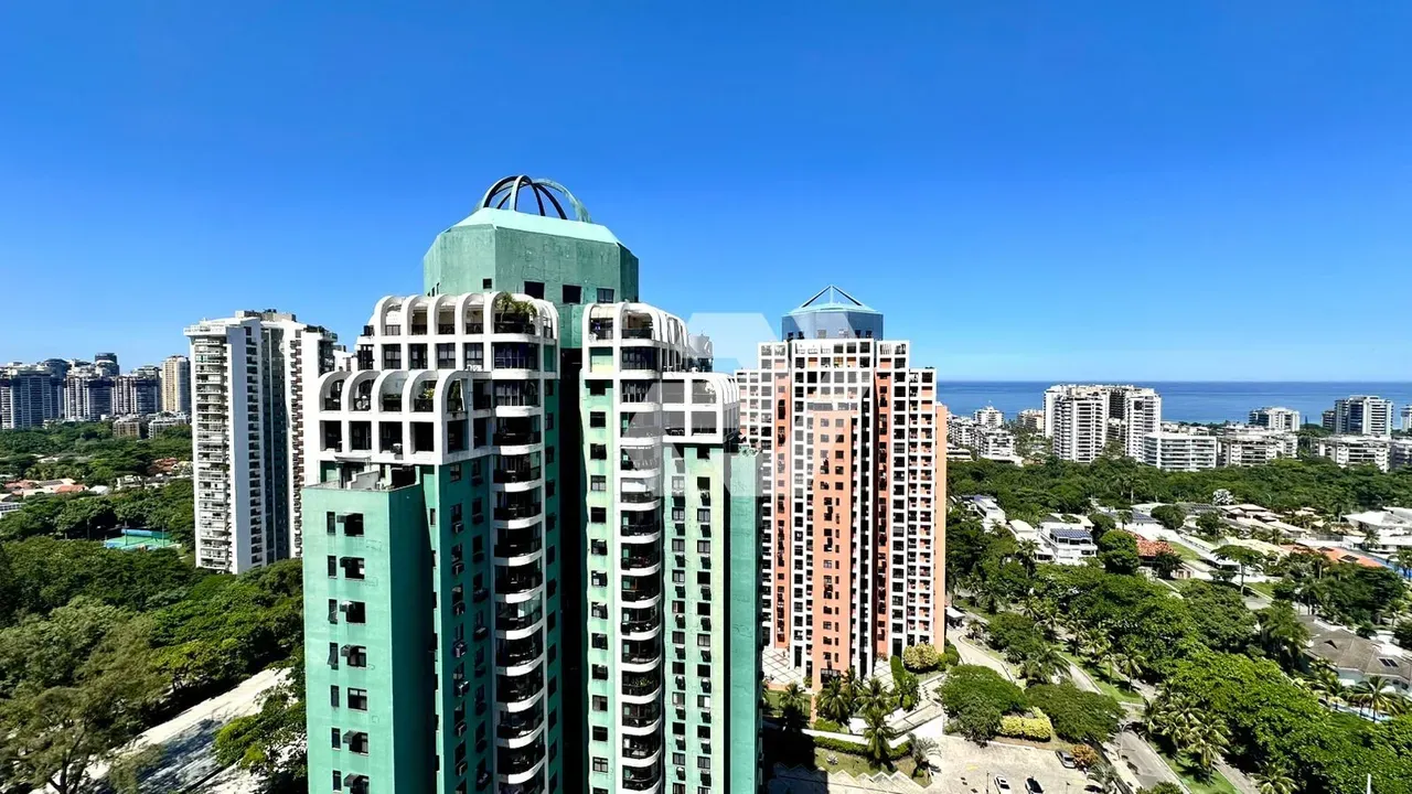 Apartment with 3 bedrooms, 5 bathrooms and balcony — photo 46
