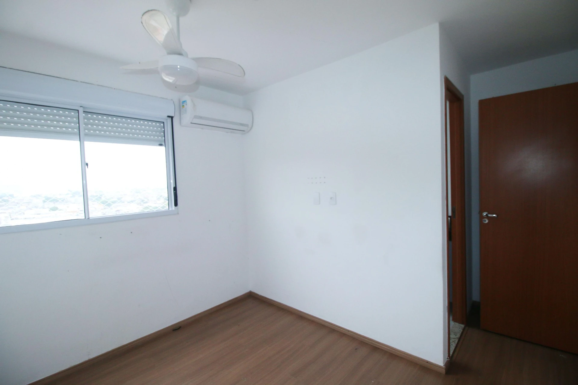 2-bedroom apartment with a mountain view — photo 31