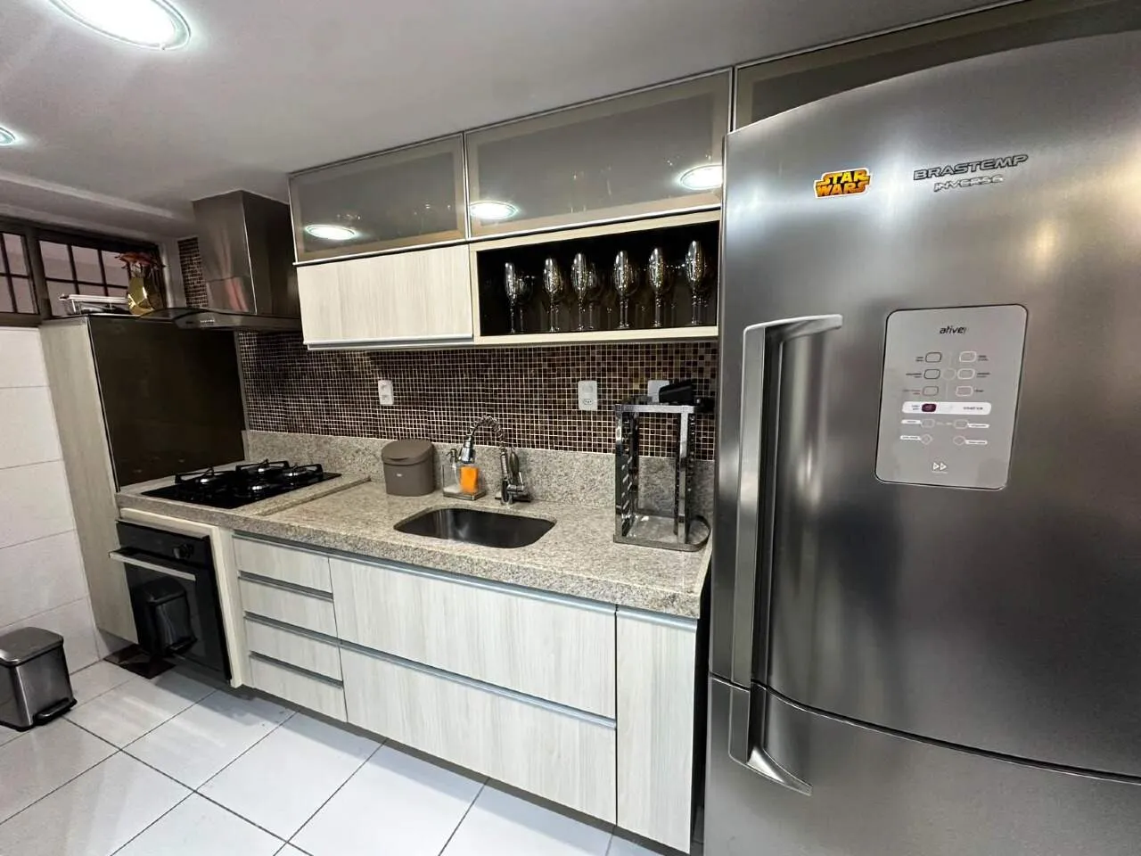 2-bedroom apartment in a building with a gym — photo 4