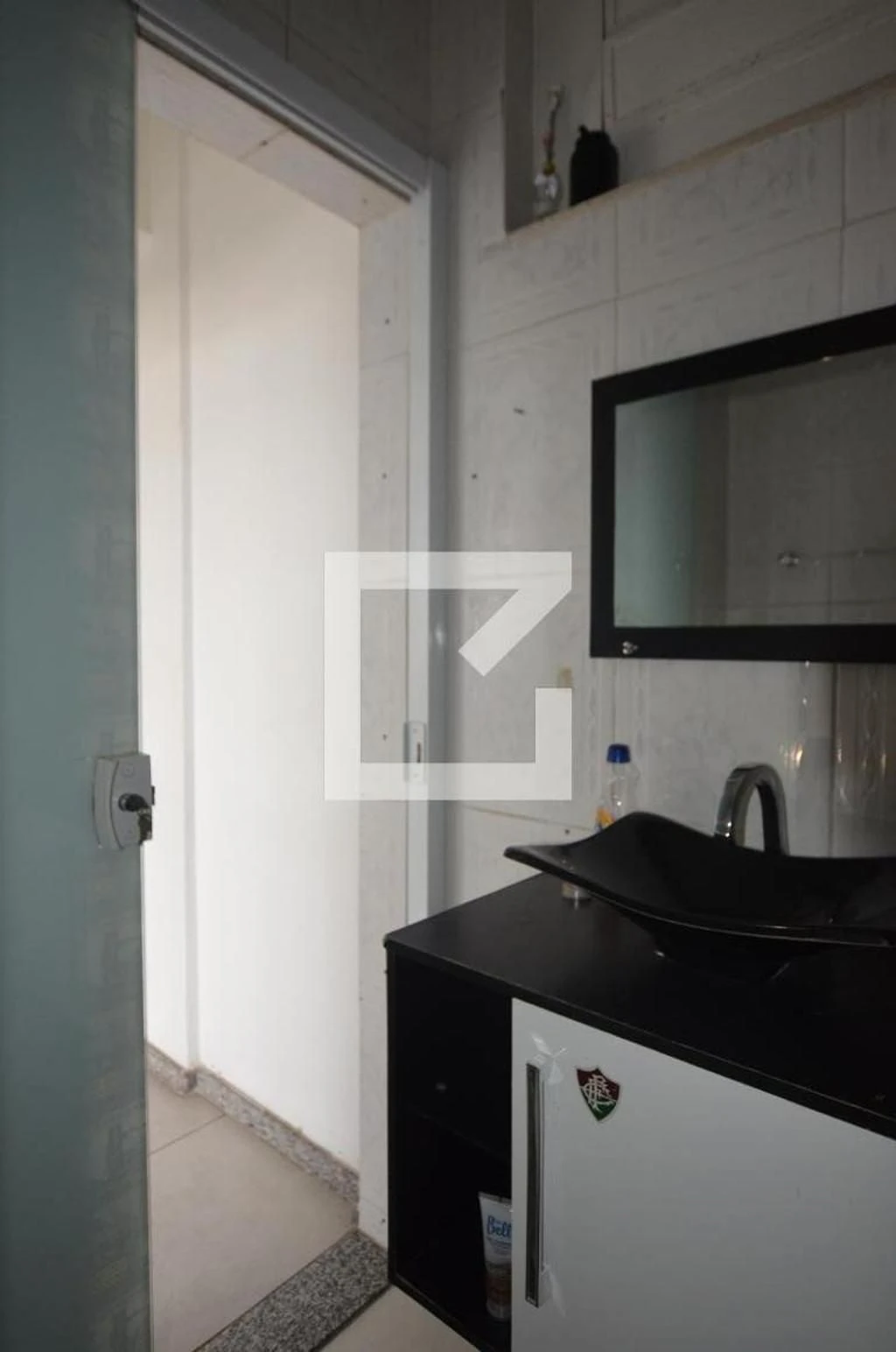 2-bedroom apartment with glass-enclosed shower — photo 14