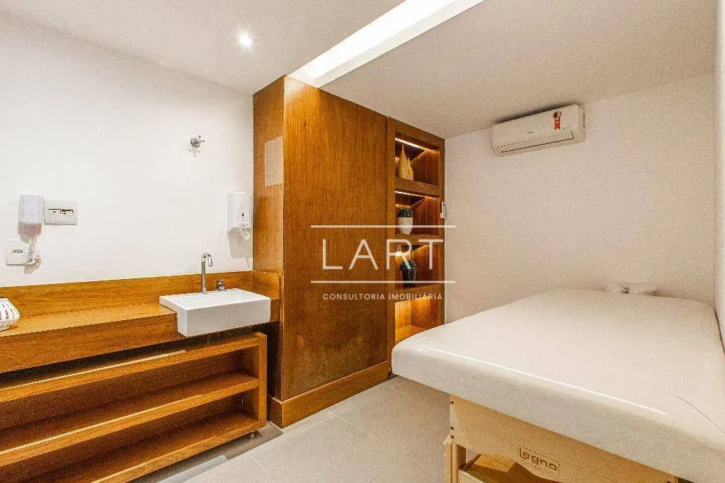 Apartamento com 2 dormitórios e varanda de vidro — photo 44